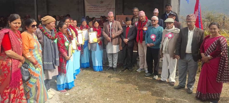 उत्कृष्ट महिला स्वास्थ्य स्वयंसेविका र छात्रा पुरस्कृत   